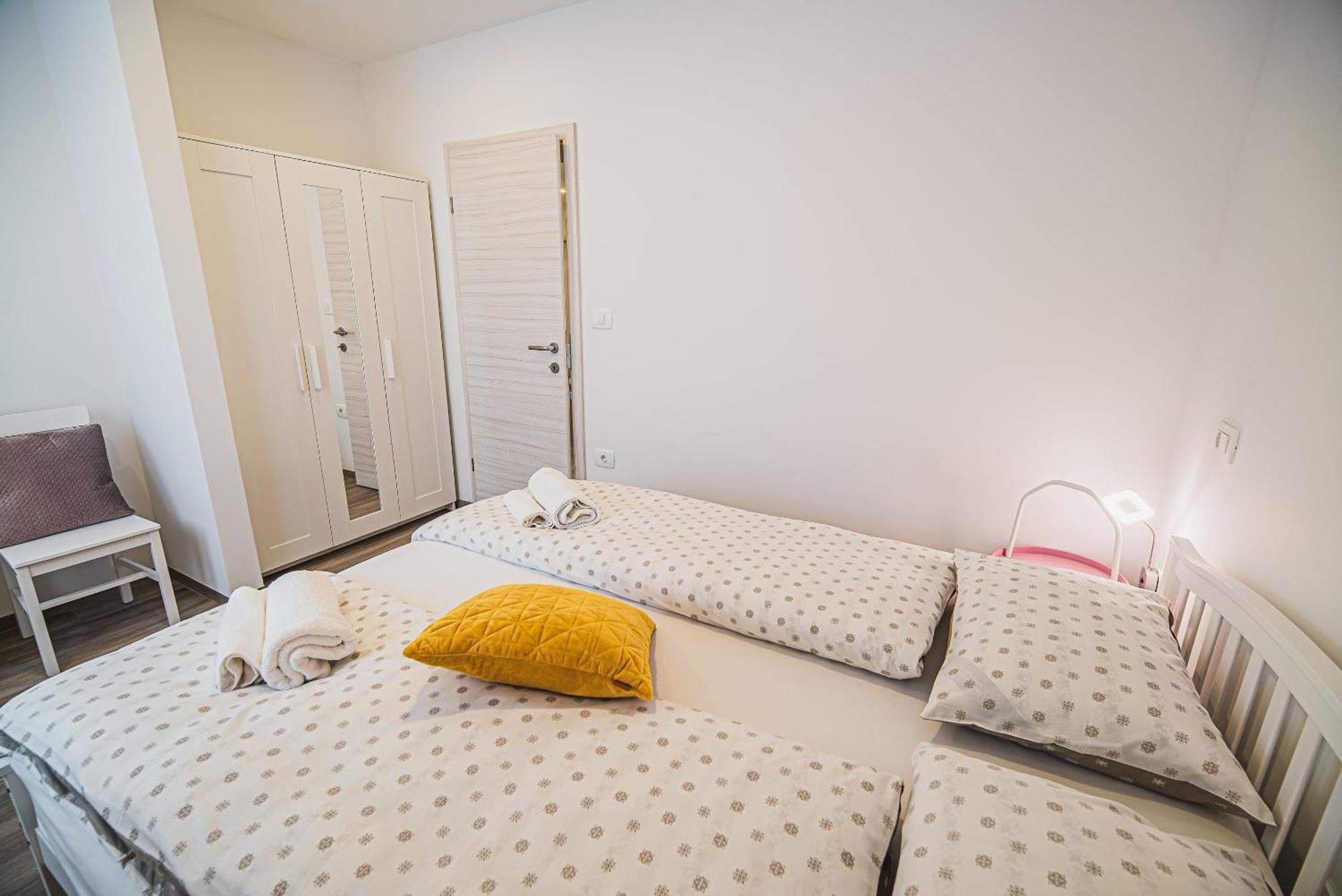 Gotar Apartment With Garden コバリード エクステリア 写真